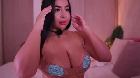 Snapshot of emiily_bell chatting on October 8, 2025, 9:23 pm online show from October 8, 2025, 9:23 pm