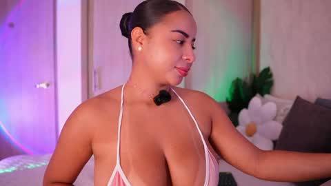 Snapshot of emiily_bell chatting on May 24, 2026, 12:54 pm online show from May 24, 2026, 12:54 pm