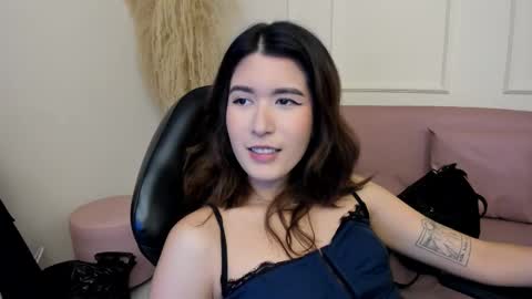    online show from October 3, 2025, 12:13 pm