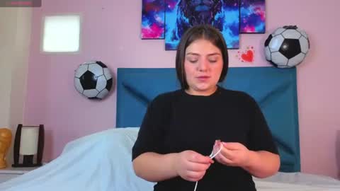 Snapshot of emiilysthone chatting on July 1, 2026, 1:45 pm emiilysthone online show from July 1, 2026, 1:45 pm