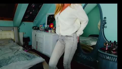 Emila online show from February 9, 2025, 5:33 pm