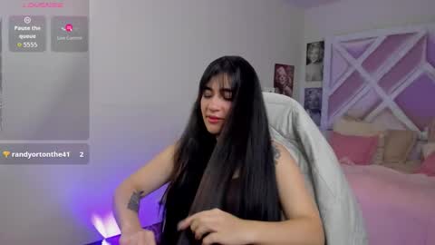 emilayton_ online show from September 20, 2025, 8:32 pm