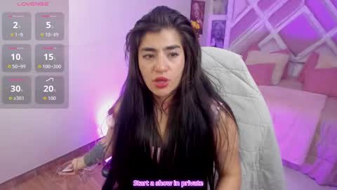 emilayton_ online show from September 23, 2025, 7:50 pm