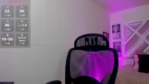 emilayton_ online show from October 22, 2025, 6:40 pm