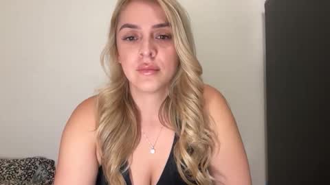 Snapshot of emilelovesyou chatting on November 11, 2025, 6:13 am emilelovesyou online show from November 11, 2025, 6:13 am