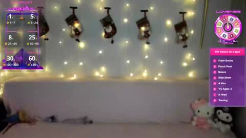 Snapshot of emili_blanc chatting on December 8, 2024, 11:35 am Emili online show from December 8, 2024, 11:35 am