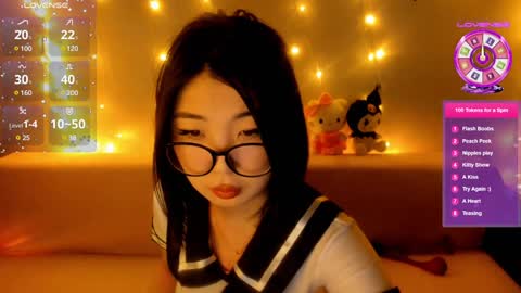 Snapshot of emili_blanc chatting on December 17, 2024, 11:49 am Emili online show from December 17, 2024, 11:49 am