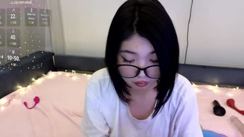 Snapshot of emili_blanc chatting on January 12, 2025, 12:23 pm Emili online show from January 12, 2025, 12:23 pm