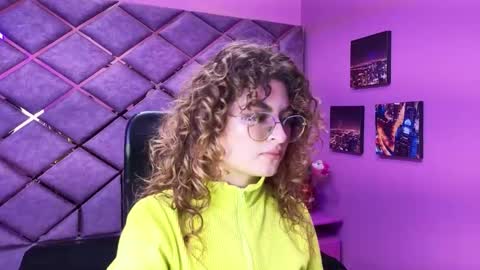 Emy  online show from September 28, 2025, 5:51 pm