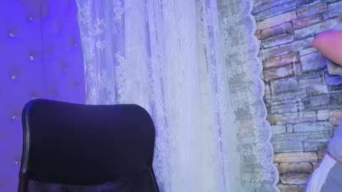 Emy  online show from November 25, 2025, 3:06 am