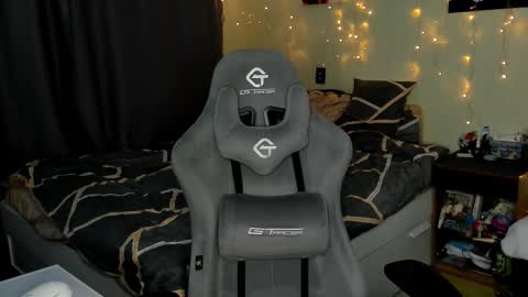 emili_sweet__ online show from February 14, 2025, 5:46 pm