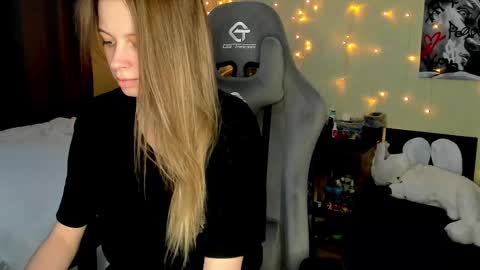 emili_sweet__ online show from March 9, 2025, 3:49 pm