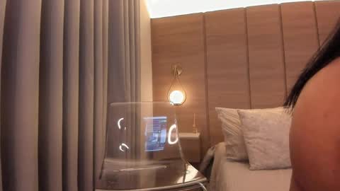 emilia_1040 online show from June 1, 2026, 1:02 pm