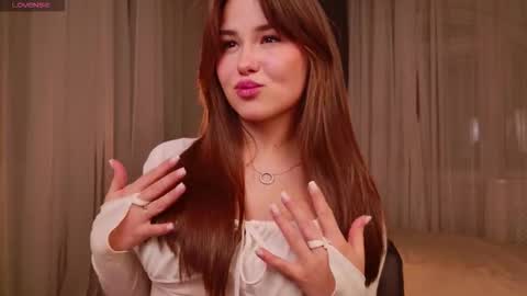 Snapshot of emilia_dream chatting on November 6, 2025, 4:30 pm emilia_dream online show from November 6, 2025, 4:30 pm