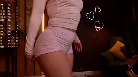 Snapshot of emilia_dream chatting on December 15, 2025, 4:44 pm emilia_dream online show from December 15, 2025, 4:44 pm