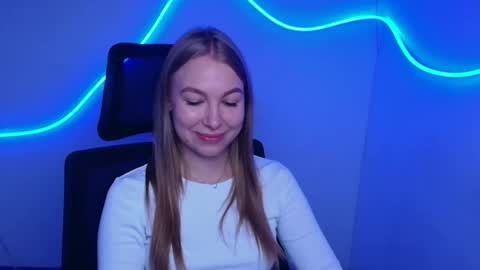 Emilia online show from September 13, 2025, 5:07 am