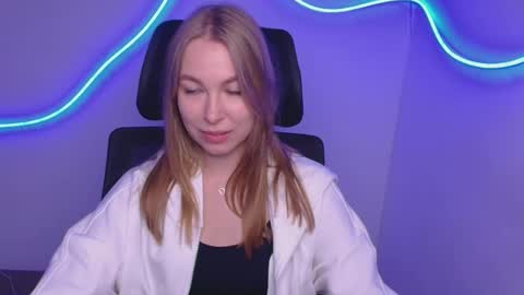 Emilia online show from September 22, 2025, 5:31 am