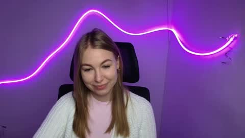 Emilia online show from October 1, 2025, 5:35 am