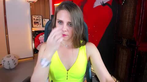 Snapshot of emiliabedy chatting on November 19, 2025, 9:09 am Emilia Bedy online show from November 19, 2025, 9:09 am