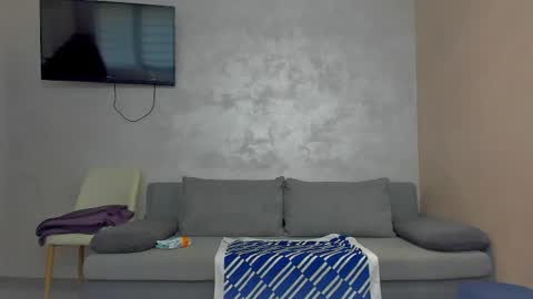 Emiliana online show from April 24, 2026, 10:18 am