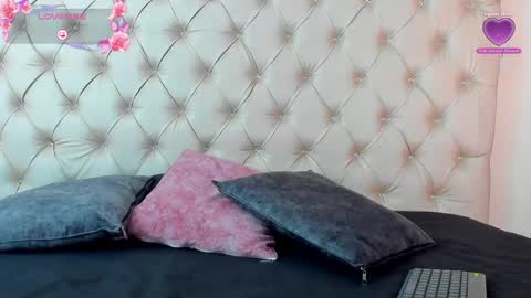 emilieandblake online show from May 30, 2026, 9:50 am