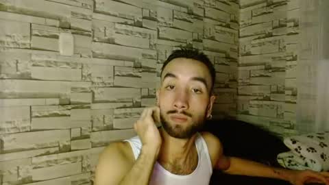 Snapshot of emilio_blue_ chatting on January 3, 2025, 2:32 am Emilio online show from January 3, 2025, 2:32 am