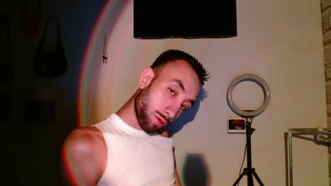 Snapshot of emilio_blue_ chatting on January 4, 2025, 5:58 am Emilio online show from January 4, 2025, 5:58 am