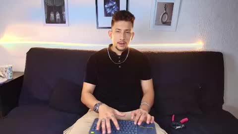 EMILIOCUM online show from June 27, 2026, 3:22 am