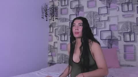 Snapshot of emilly_duque chatting on May 14, 2026, 3:35 am Emilly online show from May 14, 2026, 3:35 am