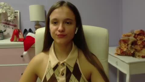 Snapshot of emilly_lust99 chatting on December 12, 2024, 11:07 am Emilly online show from December 12, 2024, 11:07 am