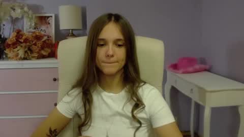 Snapshot of emilly_lust99 chatting on January 24, 2025, 10:53 am Emilly online show from January 24, 2025, 10:53 am