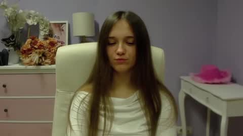 Snapshot of emilly_lust99 chatting on January 28, 2025, 7:43 am Emilly online show from January 28, 2025, 7:43 am