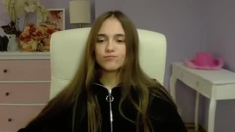 Snapshot of emilly_lust99 chatting on January 31, 2025, 10:42 am Emilly online show from January 31, 2025, 10:42 am