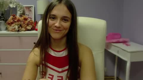 Snapshot of emilly_lust99 chatting on February 4, 2025, 10:54 am Emilly online show from February 4, 2025, 10:54 am