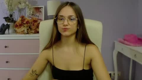 Snapshot of emilly_lust99 chatting on February 17, 2025, 10:51 am Emilly online show from February 17, 2025, 10:51 am