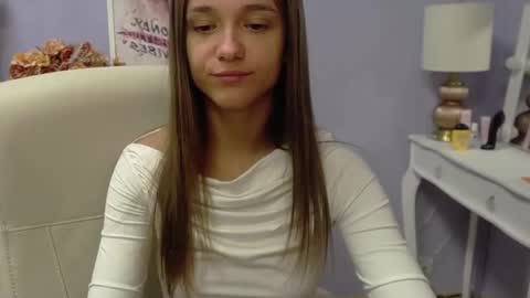 Snapshot of emilly_lust99 chatting on November 7, 2025, 7:52 am Emilly online show from November 7, 2025, 7:52 am