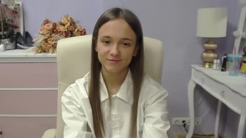 Emilly online show from November 20, 2025, 7:41 am