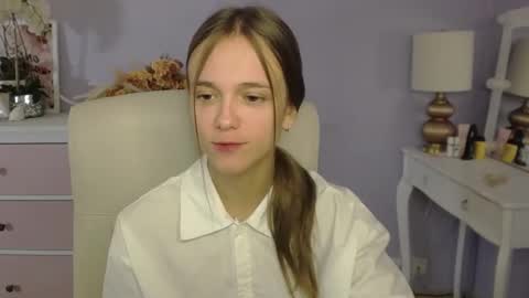 Emilly online show from December 5, 2025, 7:50 am