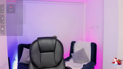 Snapshot of emilly_smith_1 chatting on September 28, 2025, 5:13 am Emily online show from September 28, 2025, 5:13 am