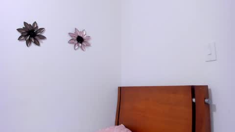 Snapshot of emillygonzalez chatting on January 28, 2025, 7:00 pm .  . online show from January 28, 2025, 7:00 pm