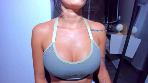 Snapshot of emillyhils1 chatting on February 15, 2026, 9:41 am emilly online show from February 15, 2026, 9:41 am