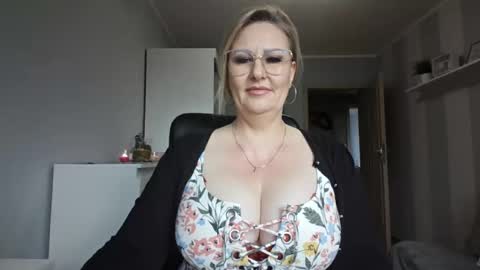 EmillyLove online show from February 27, 2026, 7:41 am