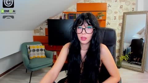 EmillyTaylor online show from December 9, 2024, 7:17 am