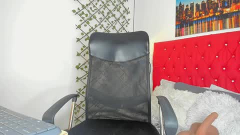 Snapshot of emily__dee chatting on April 21, 2026, 1:06 pm Emily online show from April 21, 2026, 1:06 pm