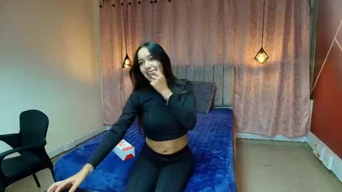  E M I L Y  online show from October 19, 2025, 1:06 am