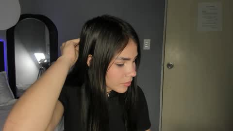 Snapshot of emily_beltonn chatting on November 21, 2025, 9:46 pm online show from November 21, 2025, 9:46 pm