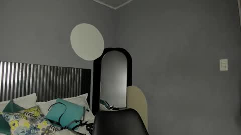 Snapshot of emily_beltonn chatting on January 9, 2026, 8:21 pm online show from January 9, 2026, 8:21 pm