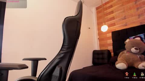 emily_brown04 online show from November 11, 2025, 12:05 pm