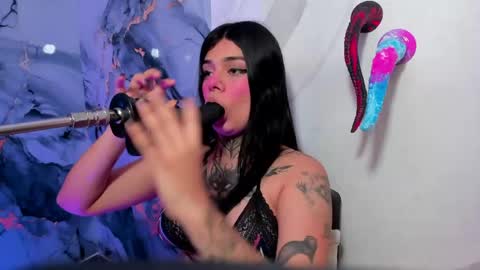 emily_evol online show from May 16, 2026, 11:42 am