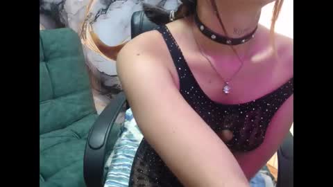Snapshot of emily_fox_3 chatting on February 17, 2025, 2:59 pm emily fox 3 online show from February 17, 2025, 2:59 pm